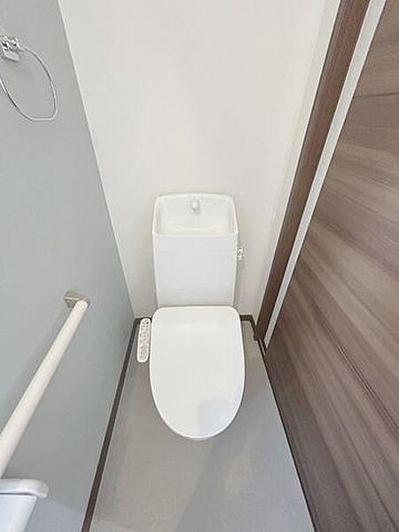 【RF済/トイレ】トイレは1階、2階両方にございます。