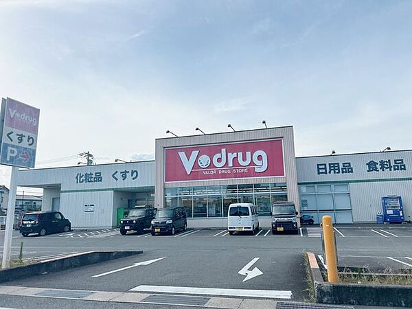 V・drug焼津西店 徒歩10分。 740m