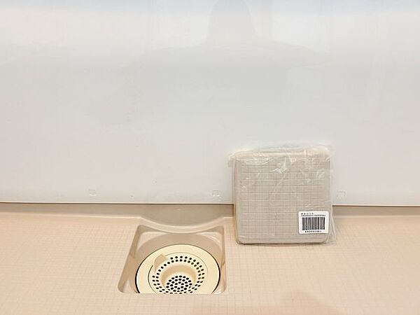 【リフォーム後/浴室】浴室の排水溝は髪の毛等がまとまりやすい構造になっており、お掃除の負担が軽減されます。