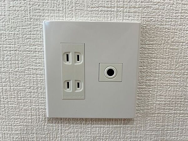 【コンセント】使用感が目立ちやすいコンセント部分までしっかりと新品交換しています。各居室にコンセントとＴＶジャックを設置しております。