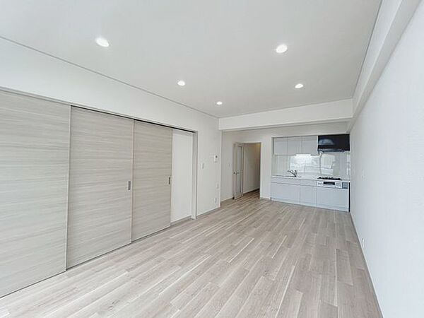 価格には消費税、リフォーム費用を含みます。リフォーム中でもご案内可能。内覧希望の方はお電話ください。