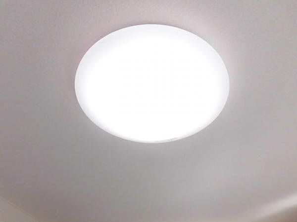 【同仕様写真／設備】各居室の照明器具は新品交換します。照明器具は設置した状態でお引渡しを致しますのでお客様が別途ご購入いただく必要はございません。