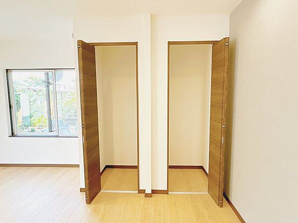 【RF後/収納】元の間取りを活かし、LDKにクローゼットを新設しました。