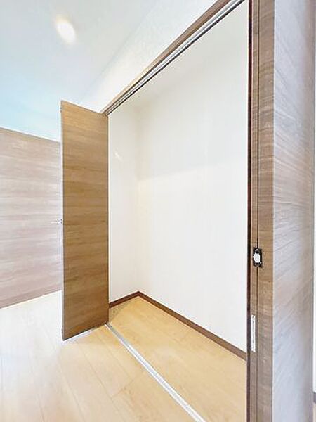 【RF後/収納】2階廊下の収納です。建具の交換を行いました。