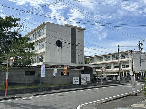 静岡市立西奈小学校まで約1090m（徒歩14分）。