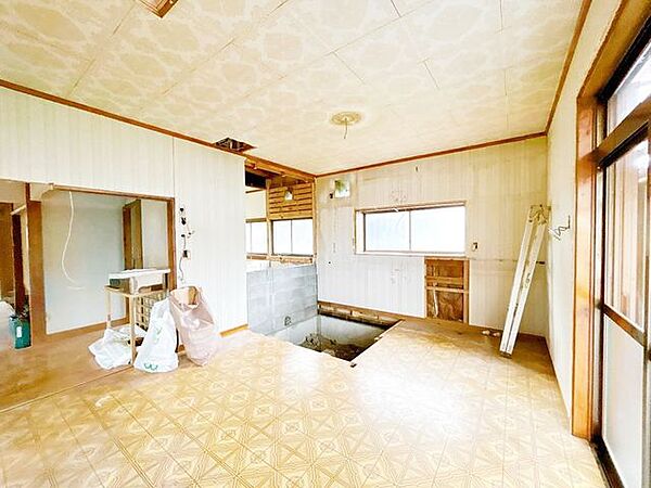 【リフォーム中/洋室】キッチンから洋室約8帖にリフォームいたします。ウォークインクローゼットを新設いたします。収納も安心ですね。