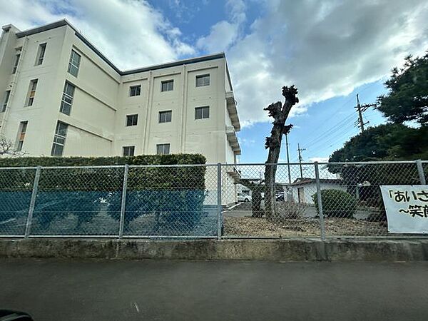 藤枝市立青島小学校 徒歩8分。 620m