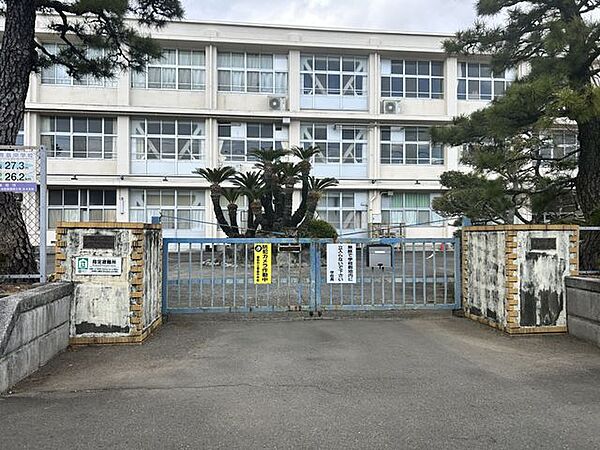 藤枝市立青島中学校 徒歩10分。 770m