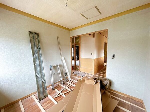 【リフォーム中/洋室】納戸から洋室約4.5帖にリフォームいたします。用途に合わせてご使用できますね。