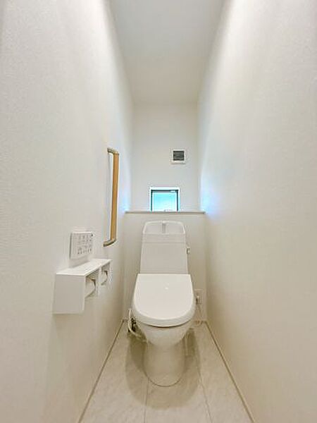 【現況販売/トイレ】1階のトイレです。トイレは新品です。