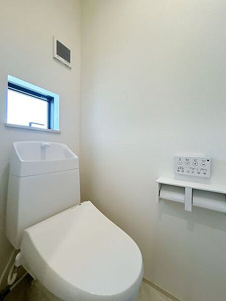 【現況販売/トイレ】2階にもトイレがございます。新品です。