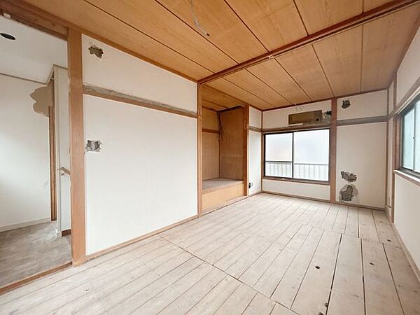 【リフォーム予定／居室】2階和室約4.5帖の続き間は洋室約9帖に間取り変更いたします。クロス張替え・フローリング重張り・照明交換・建具交換いたします。