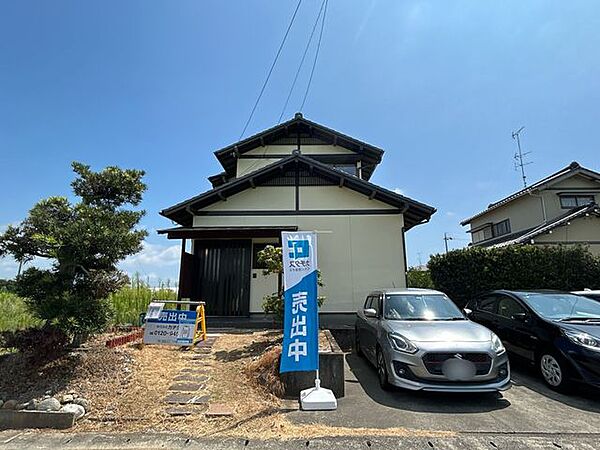 【リフォーム済/外観】外壁は塗装を行いました。綺麗な外観で気持ちよく新生活をスタートできるとともに、購入後のメンテナンス費用も抑えられます。