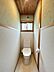 トイレ：【同仕様写真／トイレ】トイレは1階2階ともに新品交換しました。クロスやフロアの張替を一緒にすることで清潔感のある空間に。直接肌に触れる部分は新品が良いですよね。
