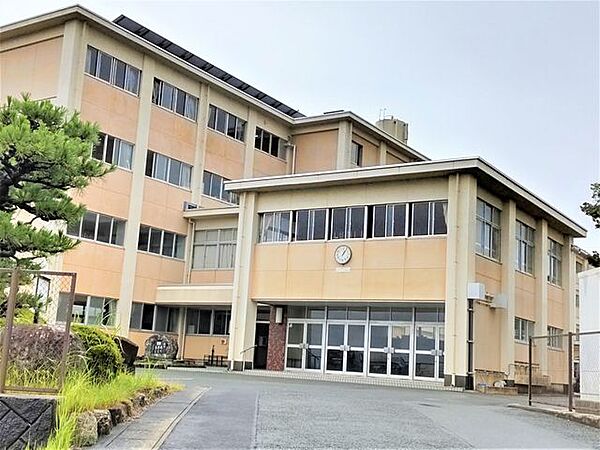 浜松市立入野中学校まで約2100ｍ（徒歩約27分）