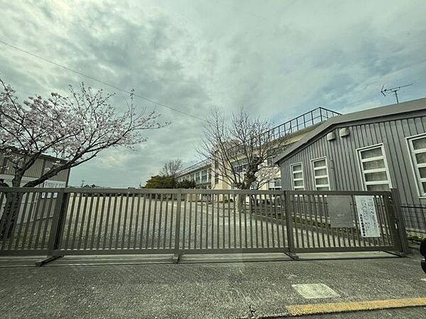 浜松市立篠原小学校1130m徒歩15分。