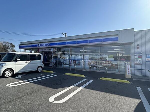 【コンビニ】ローソン大府東山小学校前店まで約500ｍ（徒歩約7分）。