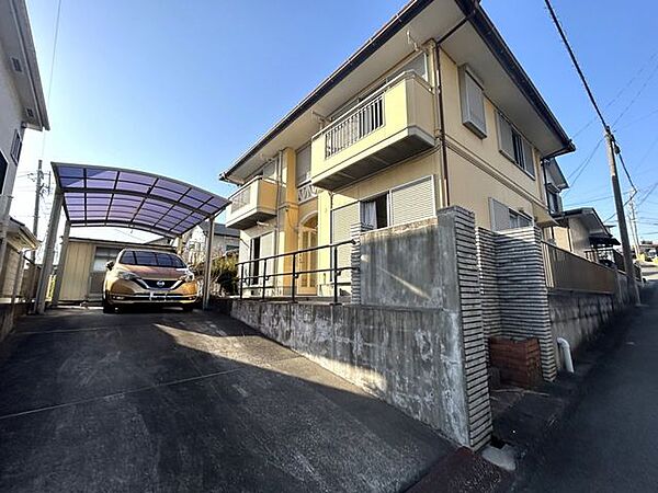 外観　積水ハウス施工の住宅です。南面にバルコニーが2か所ついており洗濯物も乾きやすいですね。
