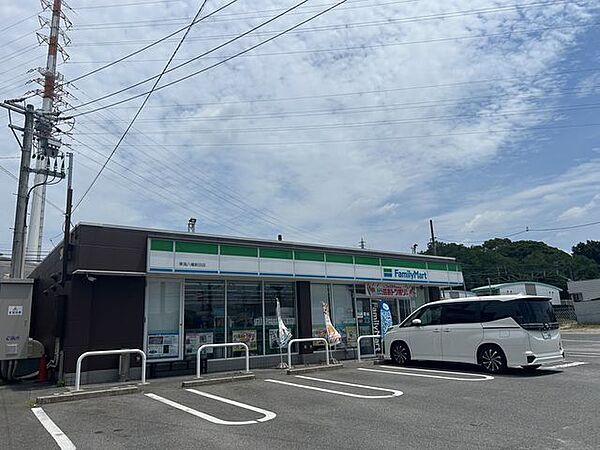 ファミリーマート 東海八幡新田店まで徒歩約9分 650m