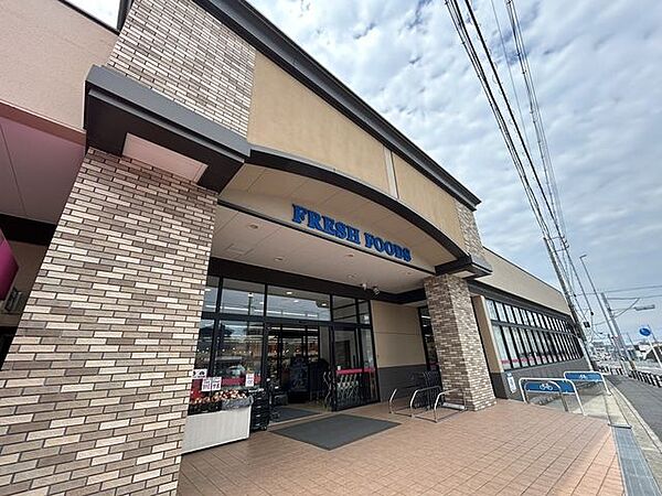 アオキスーパー加木屋店までは車ですぐに行けます。 1400m