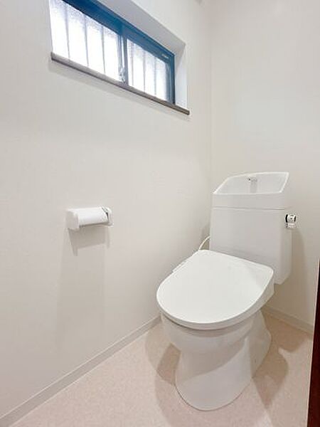 【リフォーム済】 1階と2階にトイレがあります。　トイレは新品に交換しました。