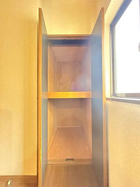 【リフォーム中】廊下収納　お掃除道具を入れておくのにぴったりです。