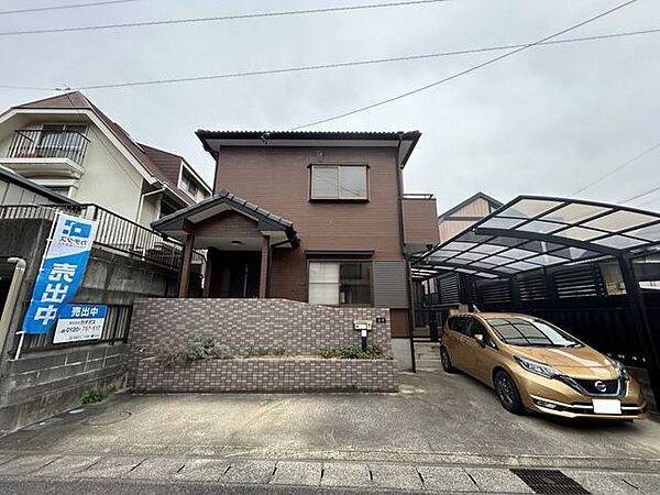 駐車場　お車2台駐車可能です。カーポートの方は大きいお車でも余裕をもって止めていただけます。
