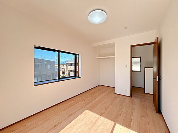 【リフォーム済】2階洋室6帖　和室を洋室にリフォームします。