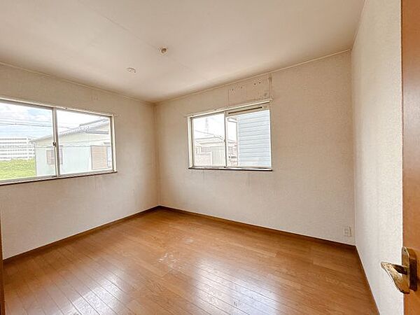【リフォーム前】2階洋室です。