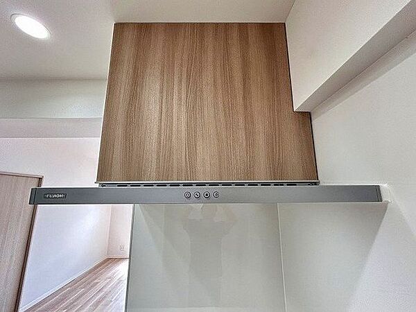「キッチン」レンジフード新品交換済みです。