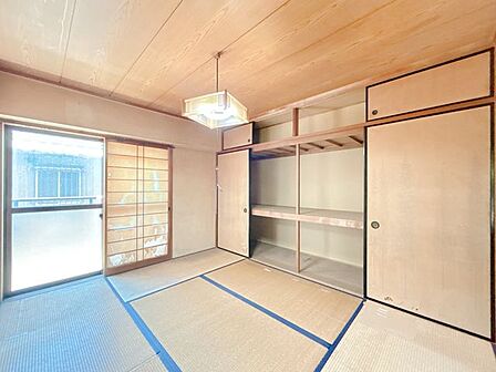 和室6帖　ゆったりとした時間の流れを差し込む陽射しで感じられます