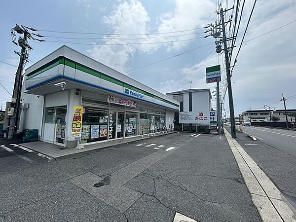 【周辺】ファミリーマート堀割店まで約400ｍ（徒歩約5分）