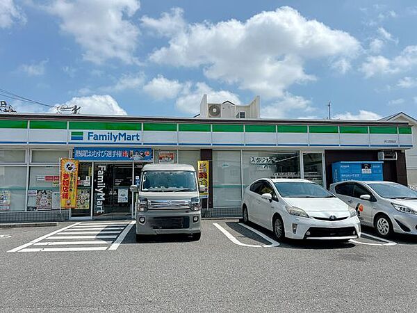 【ファミリーマート天白高坂店】徒歩8分。 630m