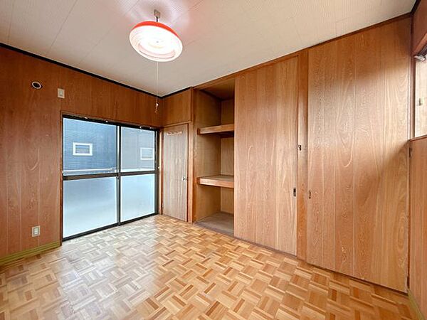 【リフォーム中】2階6畳洋室の別アングルです。
