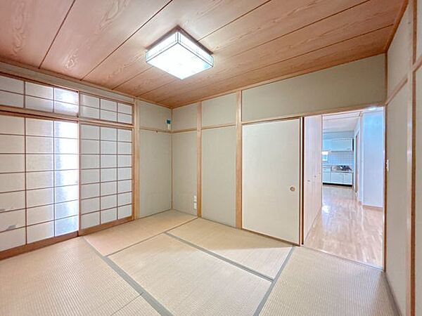 【和室】北西側6畳の和室の別角度です。戸建てならではの贅沢なお部屋の使い方で日々の暮らしを充実させてください。