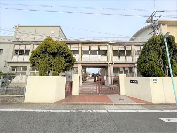 【周辺】名古屋市立豊国中学校まで約1600ｍ（徒歩約20分）部活を頑張る学生の声が聞こえてきて毎日元気をもらえそうですね。