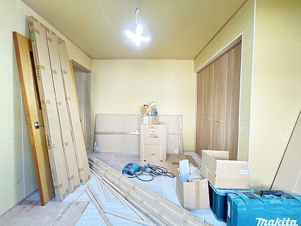 【リフォーム中】1階北側洋室写真です。現状和室ですが、リフォーム工事で洋室に変更予定です。