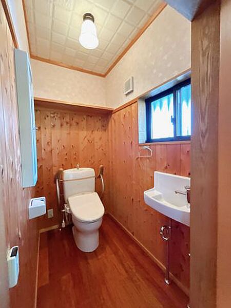 【駐車場拡張工事中】トイレ写真です。クリーニングを行います。
