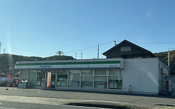 ファミリーマート土岐泉西山町店様まで徒歩約2分（約200ｍ）です。
