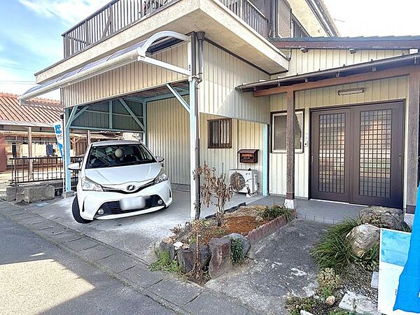 【駐車場拡張工事中】拡張工事前の駐車場写真になります。コンパクトカーは1台停められます。