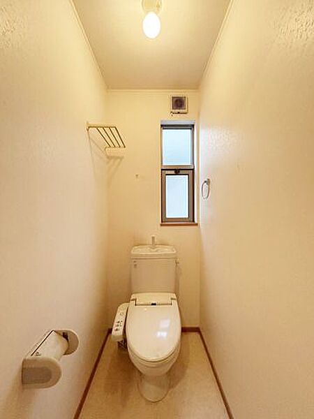【現況】トイレ写真です。これからクリーニングと設備点検予定です。