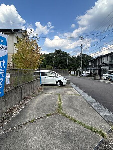 【現況】横づけ駐車場写真です。