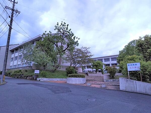 土岐市立泉中学校まで徒歩約24分（約1.9ｋｍ）です。 1900m