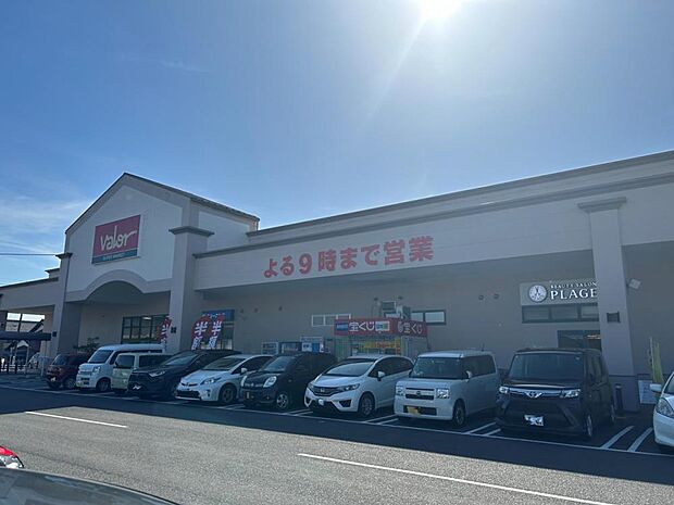 バロー関市緑ヶ丘店まで約500m（お車約1分）徒歩でも負担にならない距離です。