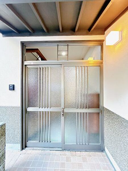 【リフォーム済】玄関です。カギの交換を行いました。