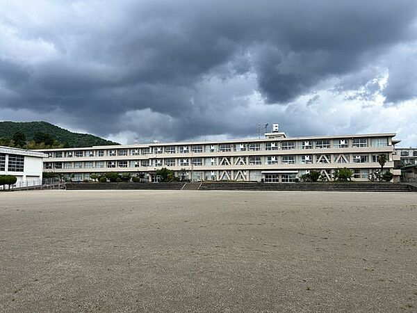 美濃小学校まで約1.5km（徒歩約19分） 1500m