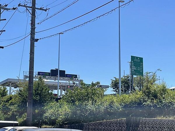 美濃インターまで約2.1km（お車約5分） 2100m