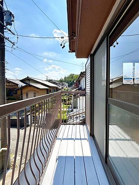 【リフォーム済】バルコニーです。床は塗装を行いました。