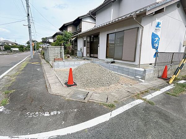 【リフォーム中】一部庭を解体し、駐車スペースに変更中です。