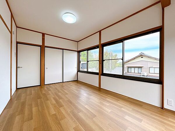 【リフォーム済】2階北東側洋室別アングルです。